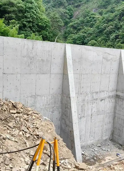 马鞍山金家庄区重力式挡土墙